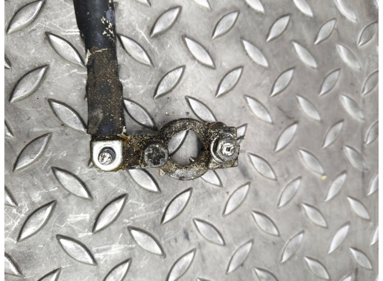 Клемма аккумулятора плюс к Volkswagen Transporter, 2011г.