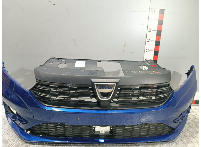 Решетка радиатора к Dacia Sandero, 2020г.