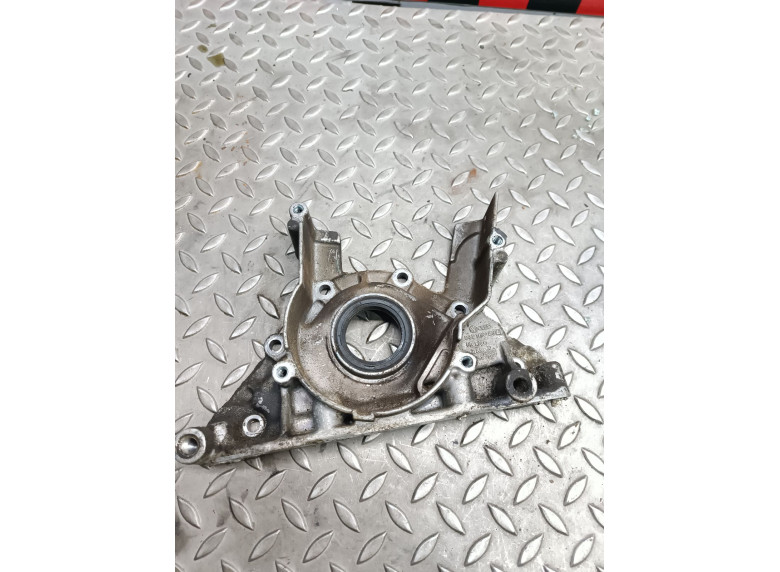 Крышка двигателя передняя к Volkswagen Passat, 1999г.