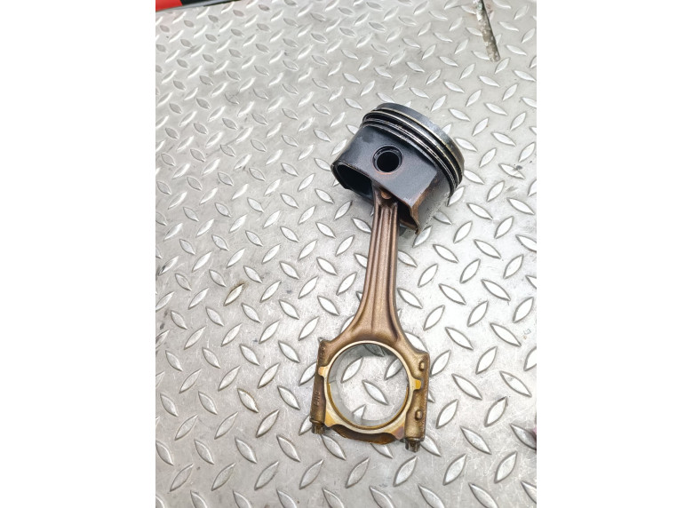 Поршень к Volkswagen Passat, 1999г.