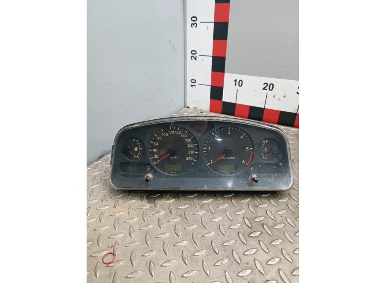 Щиток приборов (приборная панель) к Toyota Avensis