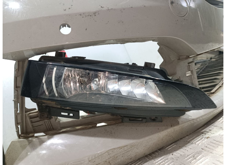 Фара противотуманная правая к Skoda Scala