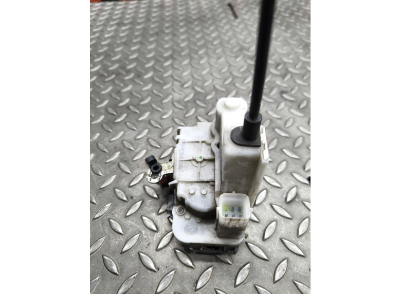 Замок двери передней левой к Fiat 500, 2012г.