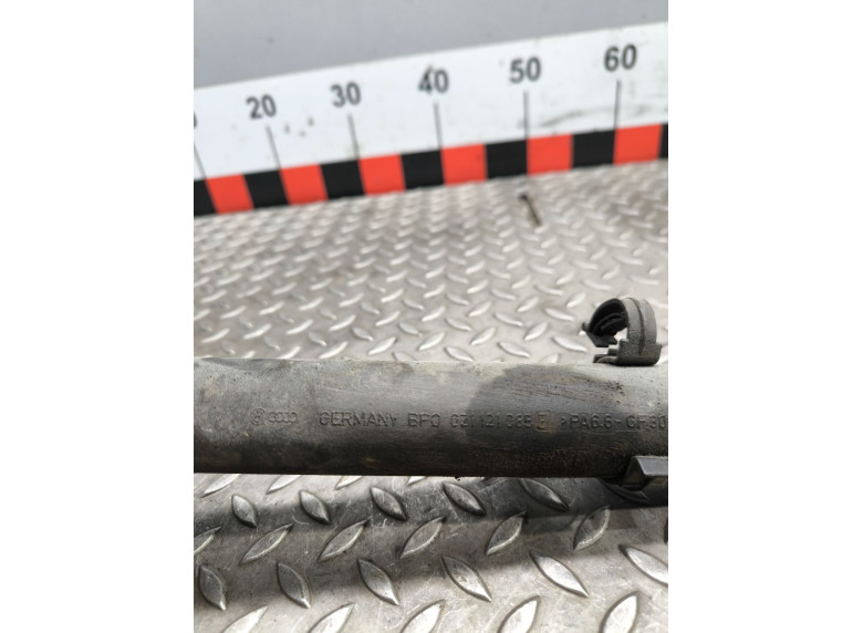 Трубка охлаждающей жидкости пластиковая к Volkswagen Passat, 1995г.