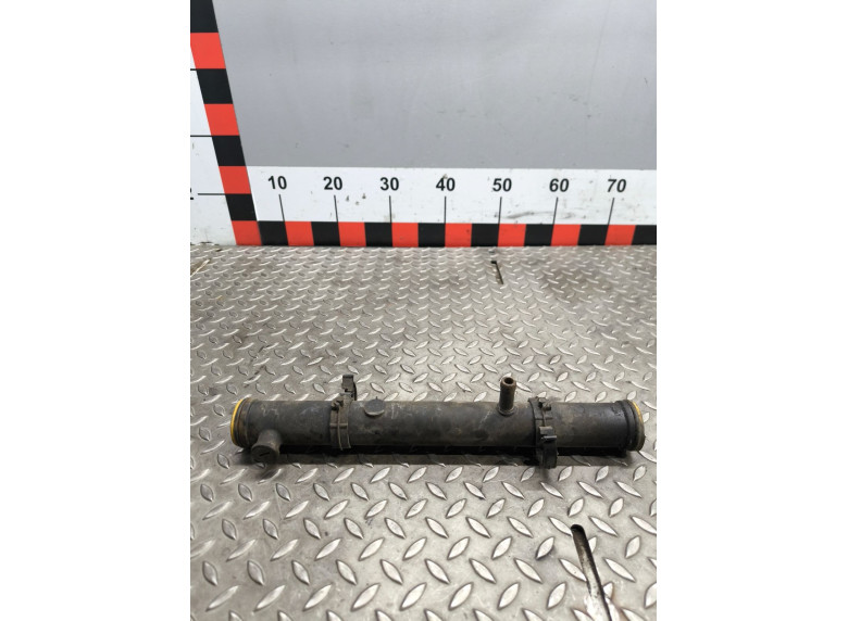 Трубка охлаждающей жидкости пластиковая к Volkswagen Passat, 1995г.