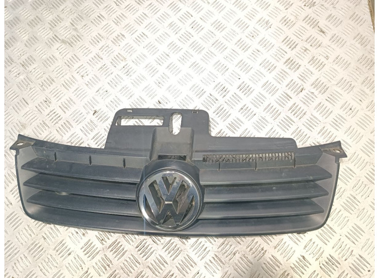 Решетка радиатора к Volkswagen Polo, 2004г.