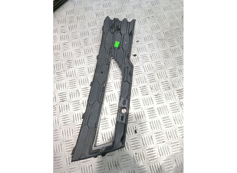 Заглушка (решетка) в бампер передний к Заглушка (решетка) в бампер передний к Skoda Octavia undefined г. Octavia