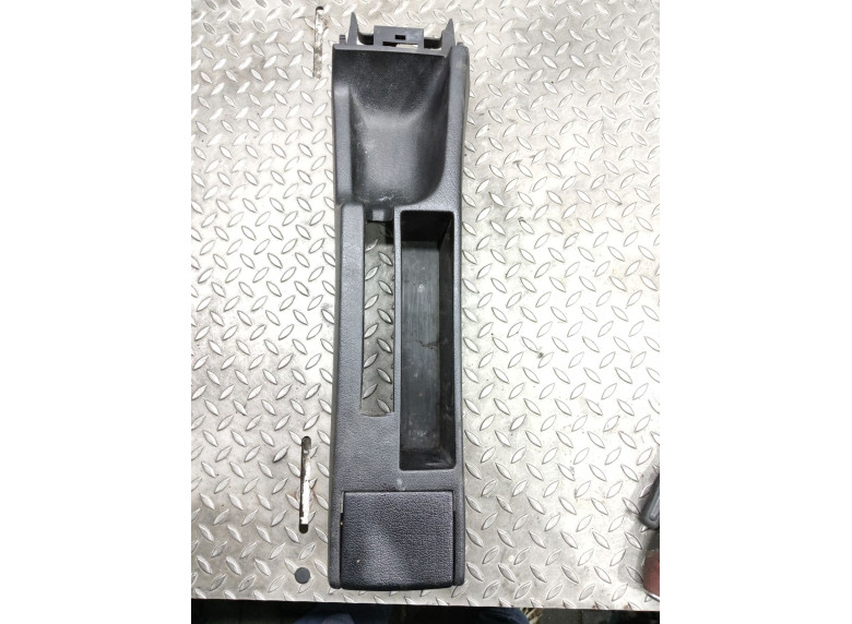 Консоль салона (кулисная часть) к Volkswagen Passat, 1995г.