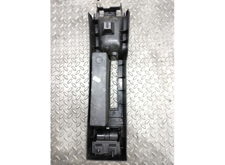 Консоль салона (кулисная часть) к Volkswagen Passat, 1995г.