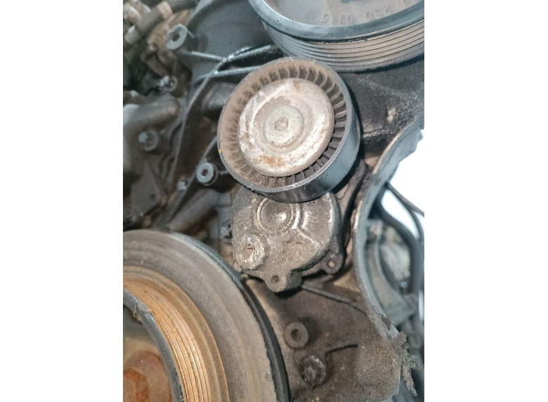 Натяжитель ремня генератора к Mercedes C W203, 2002г.