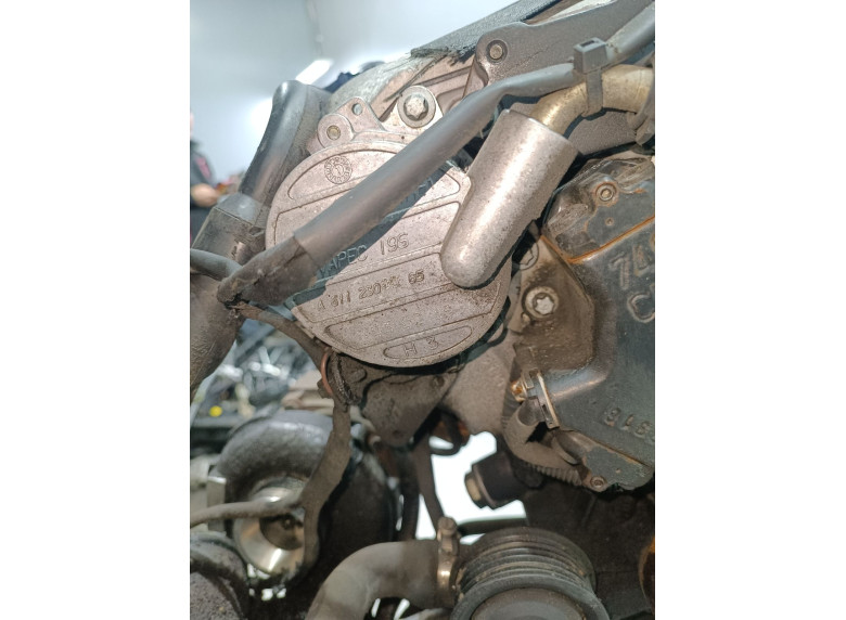 Насос вакуумный к Mercedes C W203, 2002г.