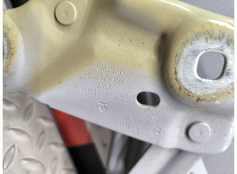 Петля капота правая к Петля капота правая к Skoda Scala undefined г. Scala