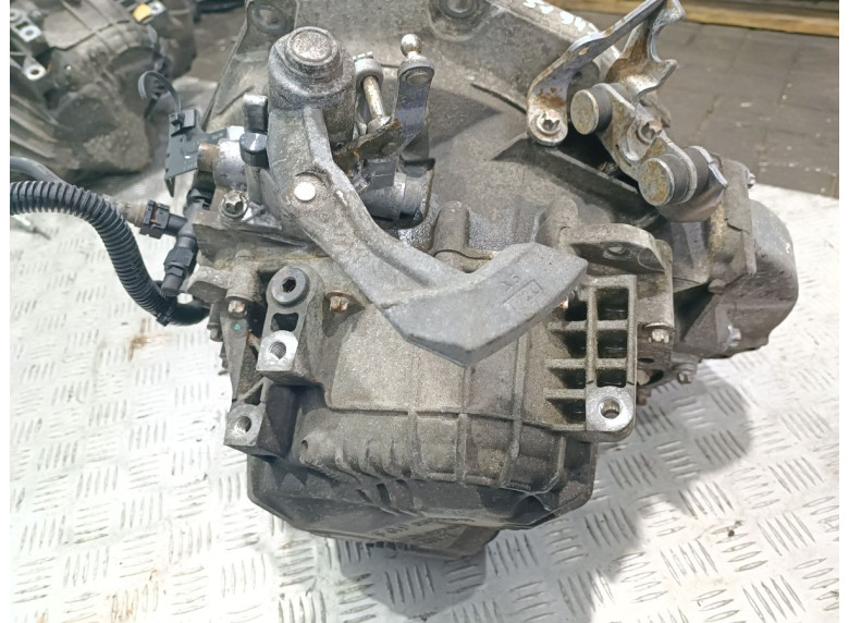 КПП механическая (МКПП) к Opel Zafira, 2008г.