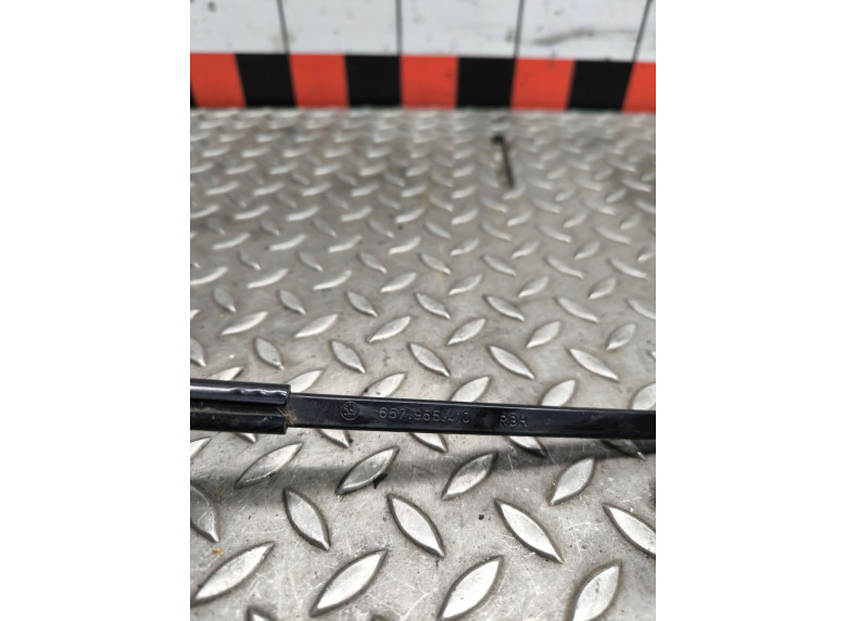 Щеткодержатель (поводок стеклоочистителя, дворник) к Щеткодержатель (поводок стеклоочистителя, дворник) к Skoda Scala undefined г. Scala