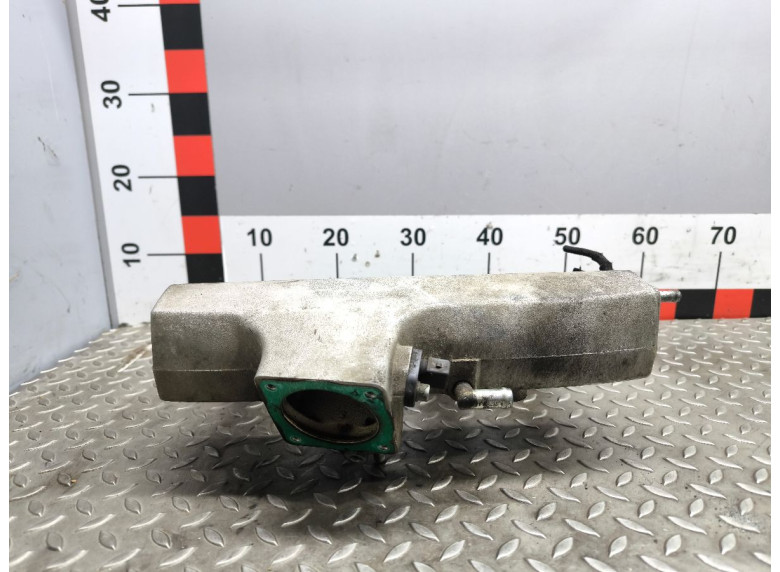 Коллектор впускной к Volkswagen Passat, 2000г.