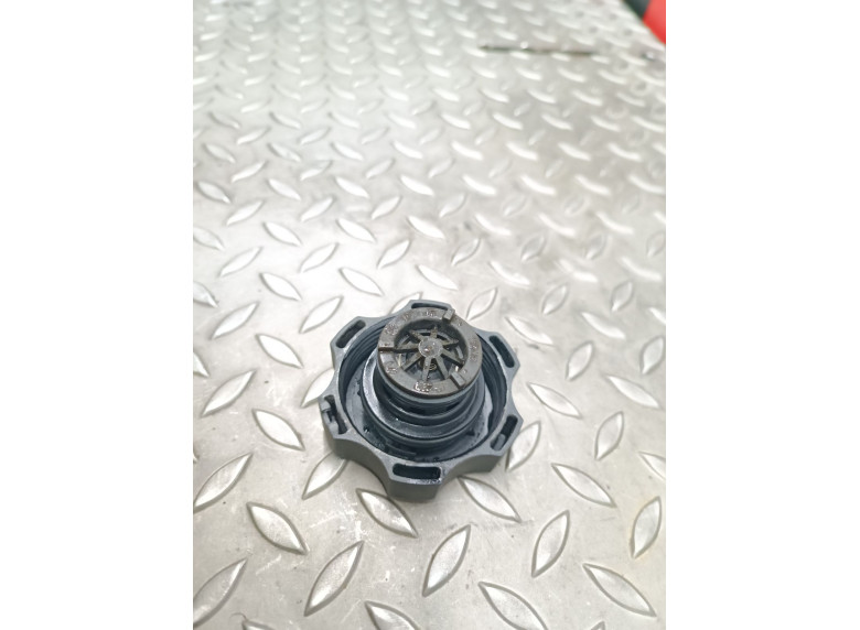 Пробка расширительного бачка к Opel Astra, 2012г.