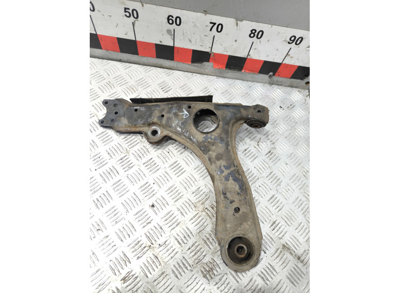 Рычаг передний правый к Volkswagen Passat, 1995г.