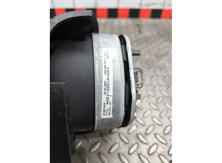 Подушка безопасности водителя к Volkswagen Caddy, 2007г.