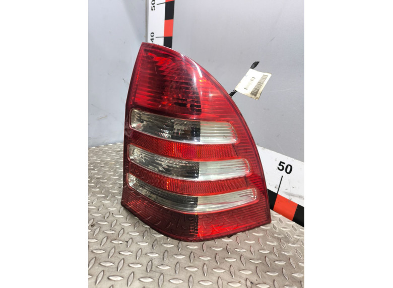 Фонарь задний правый к Mercedes C W203, 2003г.