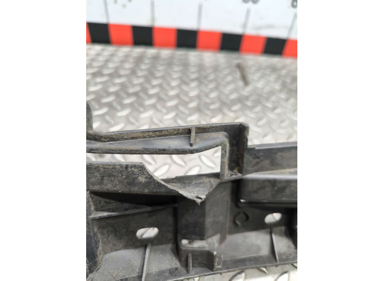 Кронштейн крепления бампера заднего к Volkswagen Caddy, 2007г.