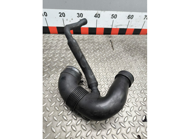 Патрубок воздушного фильтра к Mercedes C W203, 2002г.