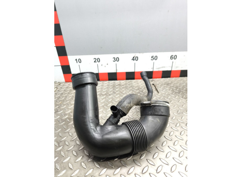 Патрубок воздушного фильтра к Mercedes C W203, 2002г.