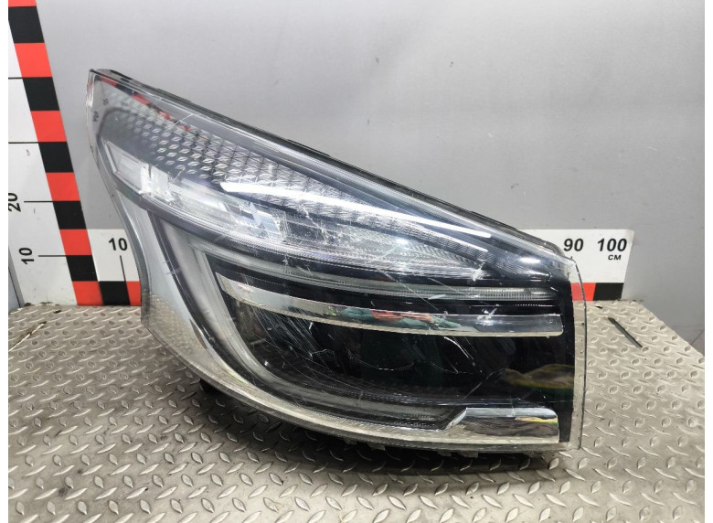 Фара правая к Renault Trafic, 2019г.