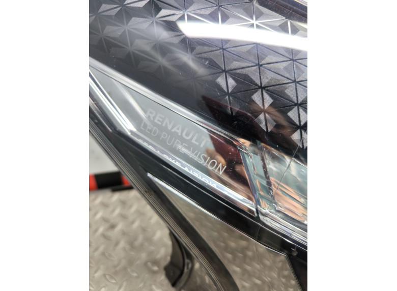 Фара правая к Renault Trafic, 2019г.