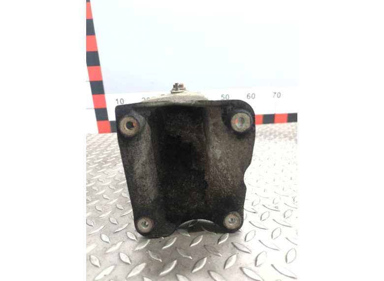 Кронштейн двигателя к Volkswagen Passat, 1995г.