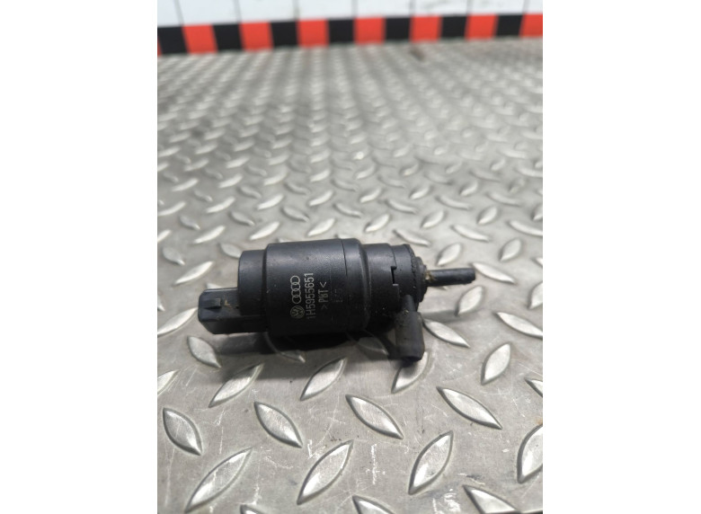 Насос (моторчик) омывателя стекла к Volkswagen Passat, 1995г.