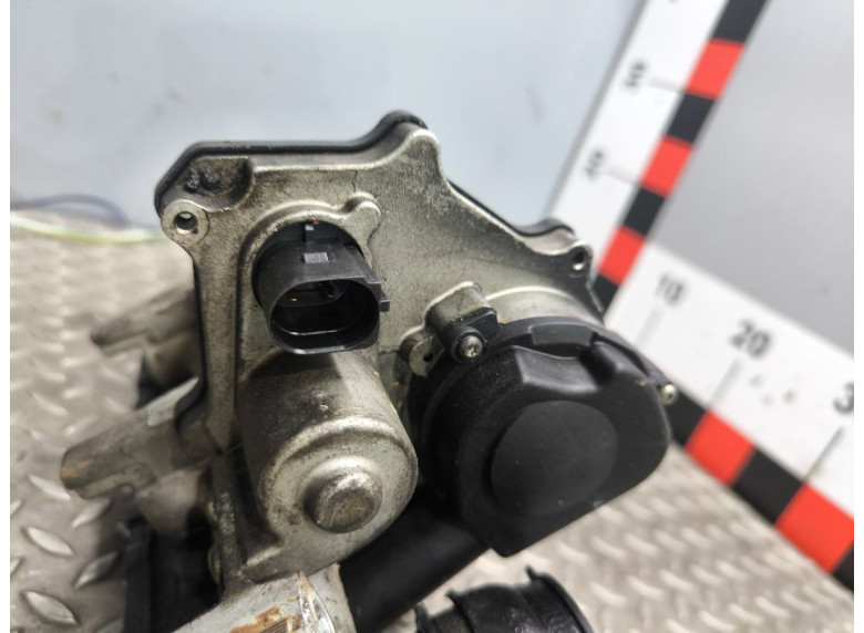 Коллектор впускной к Volkswagen Passat, 2007г.