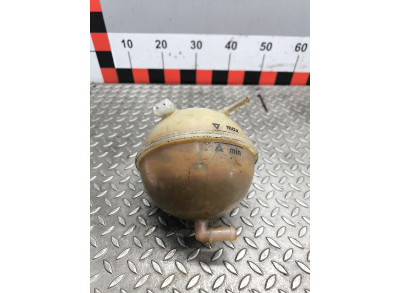 Бачок расширительный к Volkswagen Passat, 1995г.