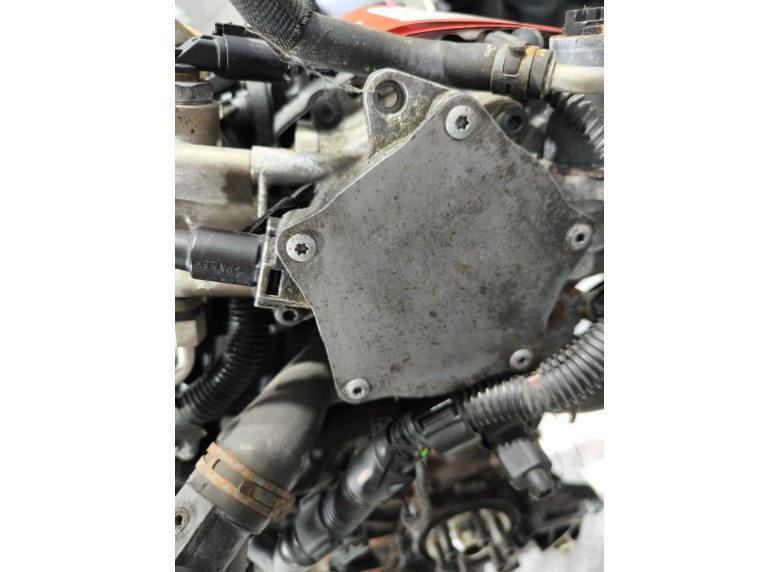 Насос вакуумный к Volkswagen Passat, 2007г.