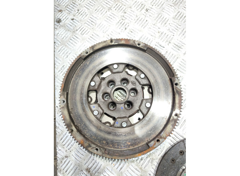 Комплект сцепления к Volkswagen Passat, 2006г.