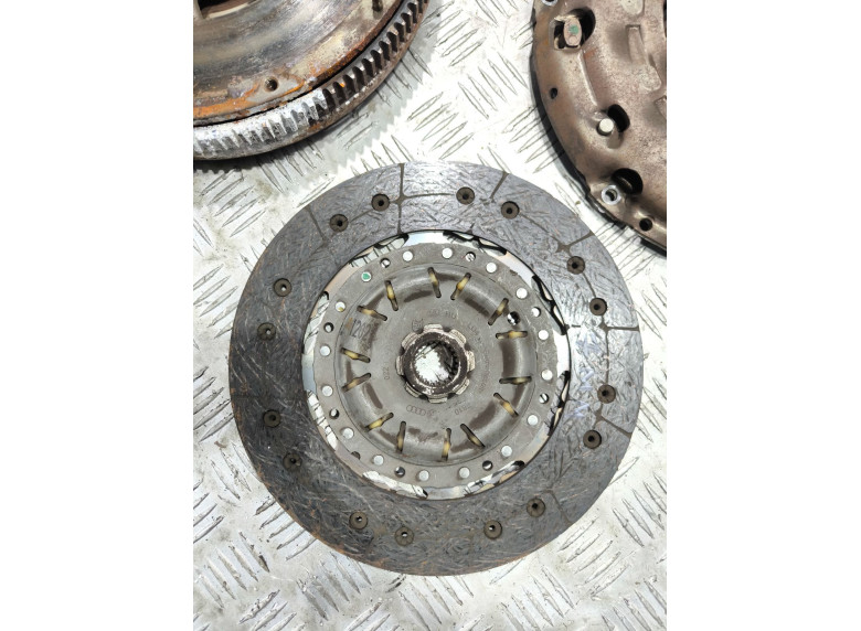 Комплект сцепления к Volkswagen Passat, 2006г.