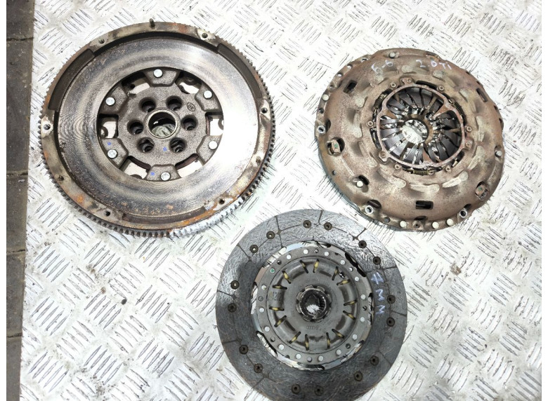 Комплект сцепления к Volkswagen Passat, 2006г.