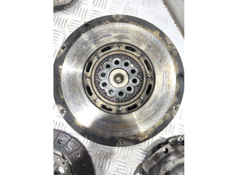 Комплект сцепления к Volkswagen Passat, 1999г.