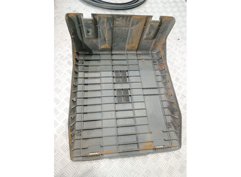 Крышка аккумулятора к Iveco Eurocargo