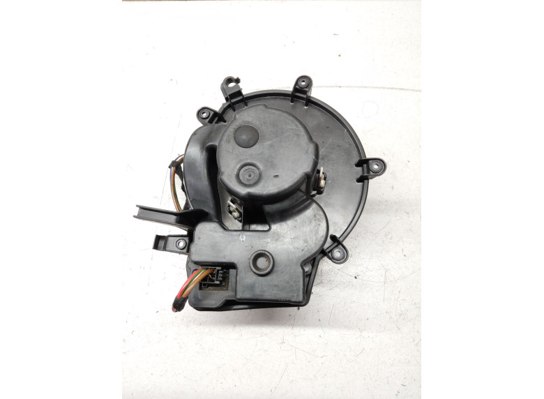 Моторчик печки к Mercedes C W203, 2004г.