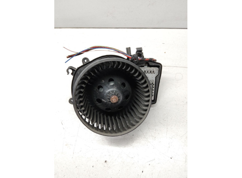 Моторчик печки к Mercedes C W203, 2004г.