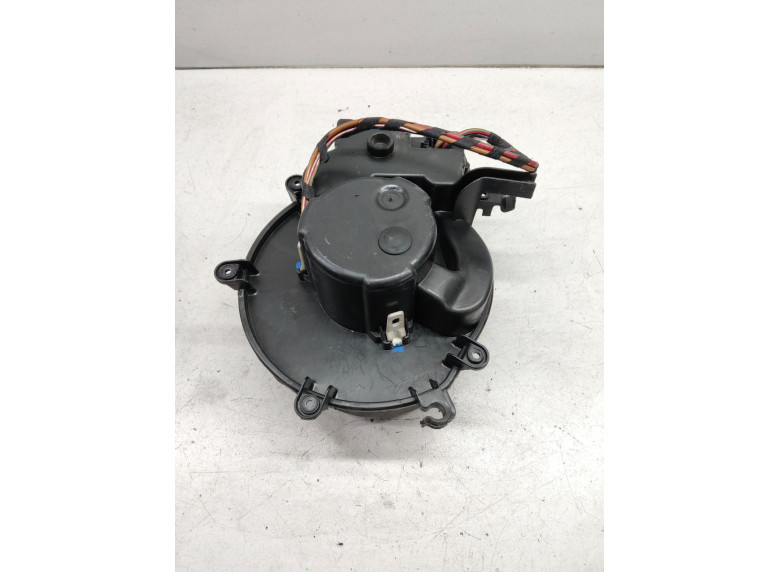 Моторчик печки к Mercedes C W203, 2004г.