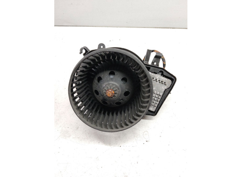 Моторчик печки к Mercedes C W203, 2004г.