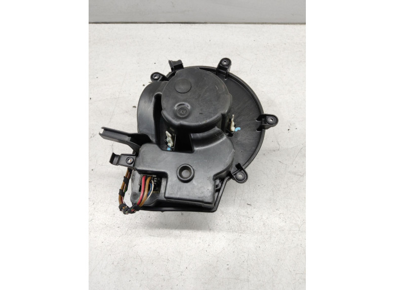 Моторчик печки к Mercedes C W203, 2004г.