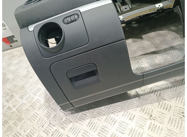 Бардачок к Бардачок к Volkswagen EOS undefined г. EOS