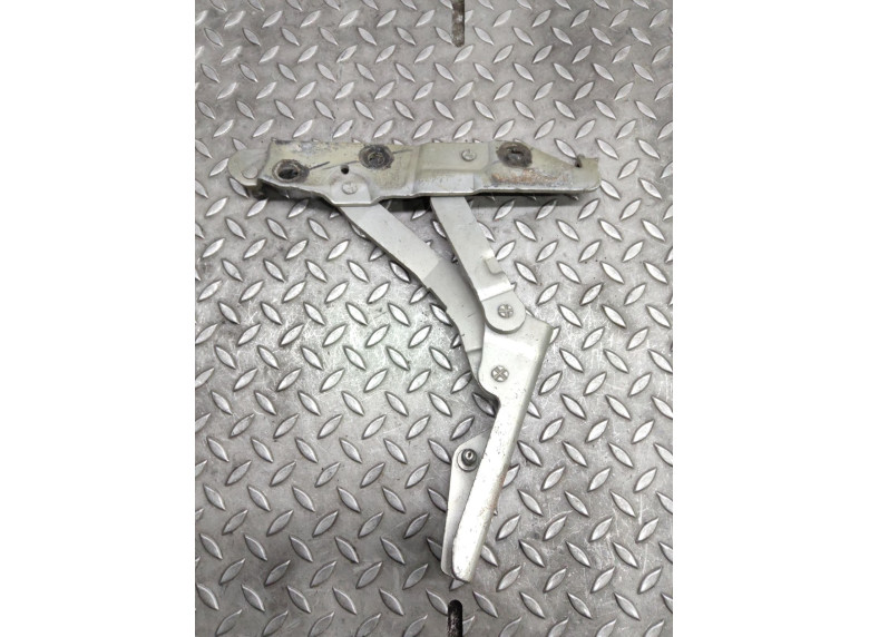 Петля крышки багажника к Nissan Primera, 2005г.