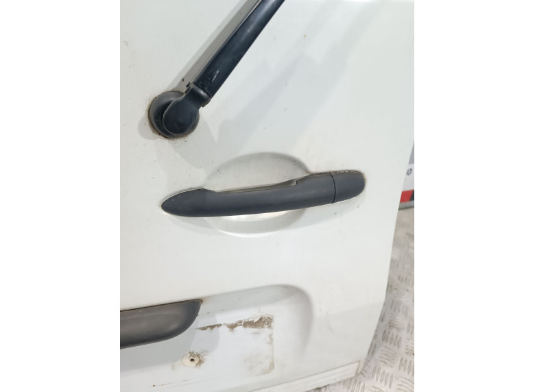 Ручка наружная распашной двери левой к Renault Kangoo, 2010г.