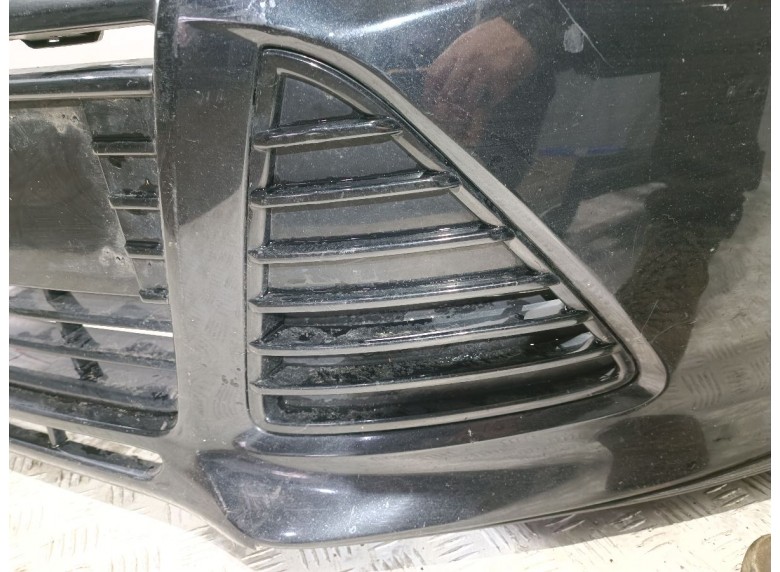 Заглушка (решетка) в бампер передний к Ford Focus