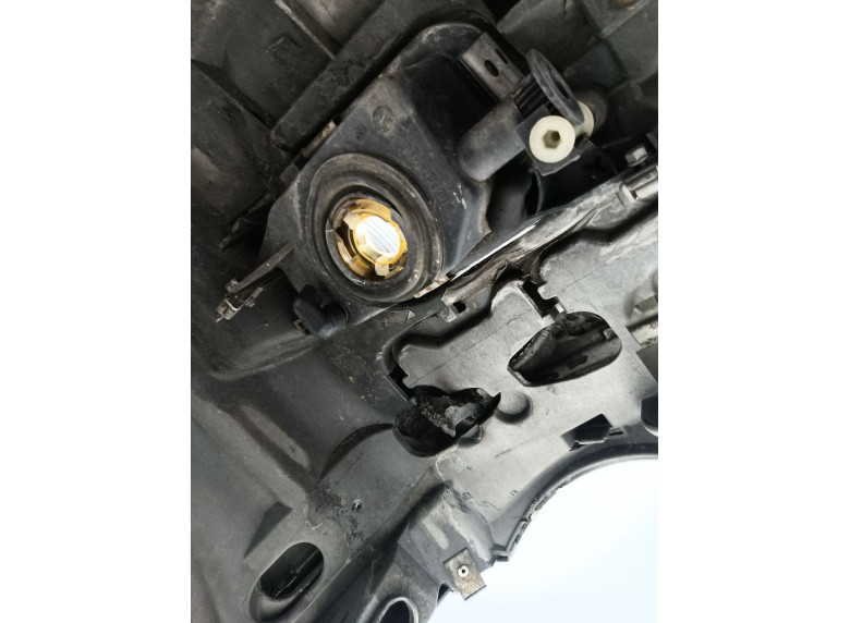 Фара противотуманная левая к Mercedes C W203, 2001г.