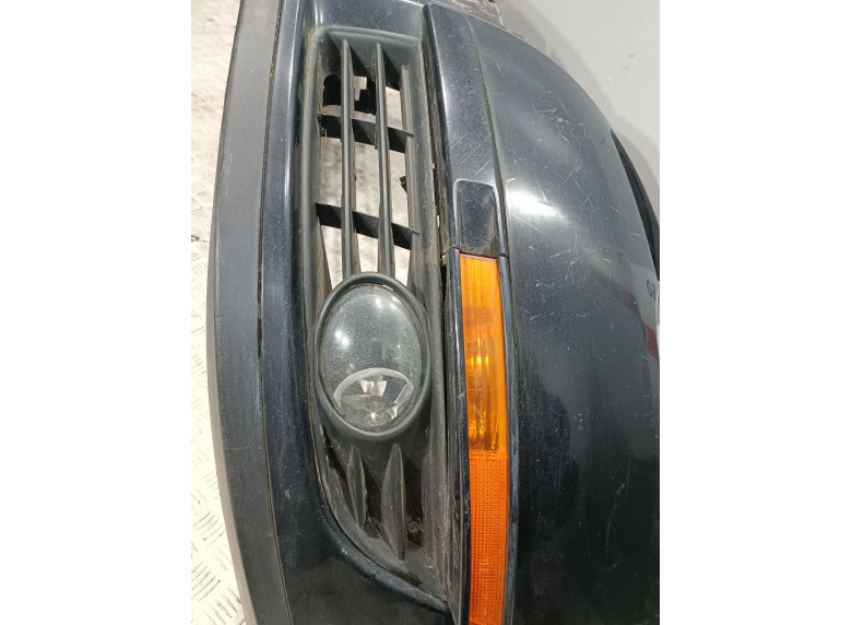 Заглушка (решетка) в бампер передний к Volkswagen Passat, 2006г.