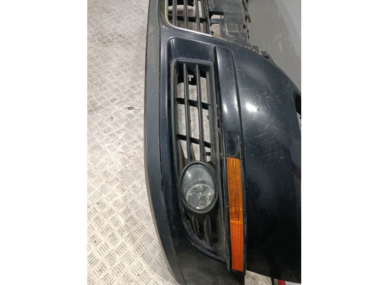 Заглушка (решетка) в бампер передний к Volkswagen Passat, 2006г.